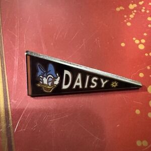 Disney Pin - 2023 - Disney Parks Pennant Mystery Collection - Daisy